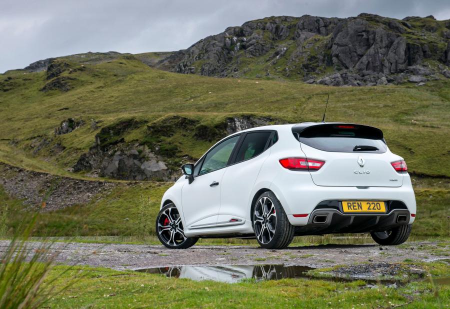  Renault Clio R.S. 220 Trophy 2015 года  (фото 44 из 48)